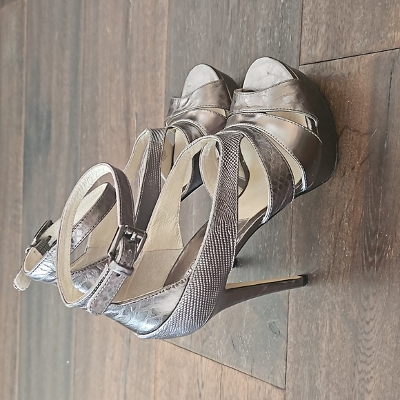 Michael Kors Pewter Platform Heels Size 6 1/2 - Picture 3 of 6